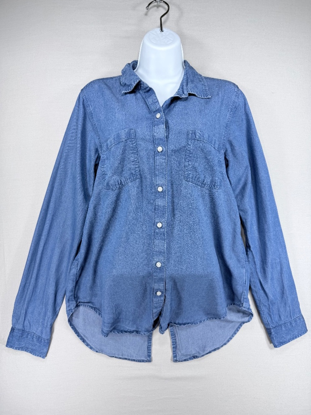 Lucky Brand Split Back Tencel Chambray Button Down Shirt Blue Small EUC